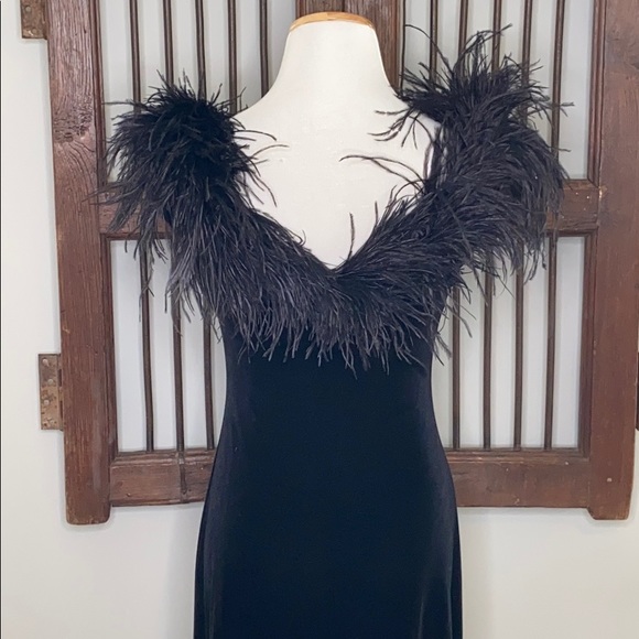 JEFFREY & DARA PETITE BLACK OSTRICH VELVET GOWN 6P - Picture 3 of 6